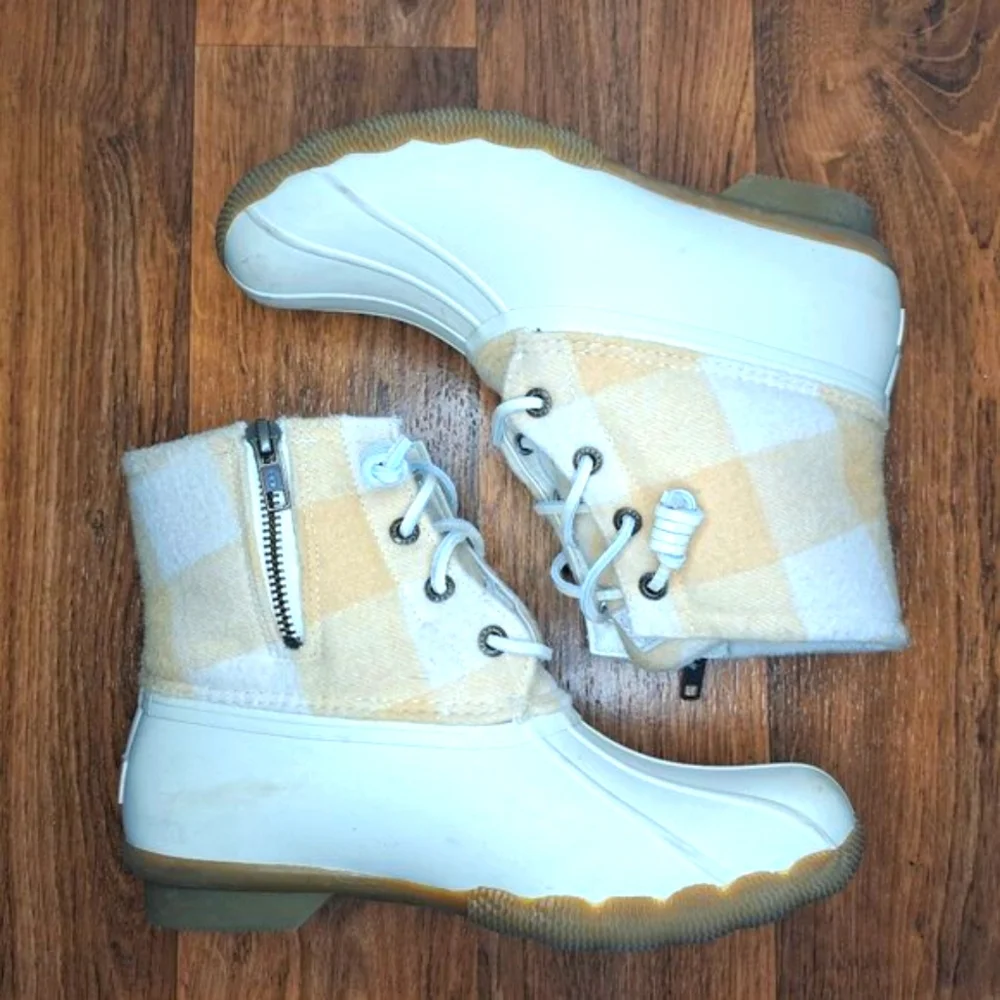 Sperry Saltwater Buffalo Check Duck Boot White Cream Size 6